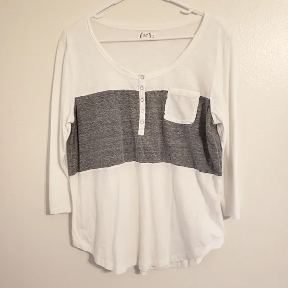 Womens size XL. White shirt with gray stripe and snap detail. 3/4 Length Sleeve. - Picture 1 of 4